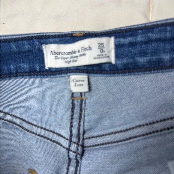 Abercrombie & Fitch Light Blue High Rise Jeans - Picture 4 of 5